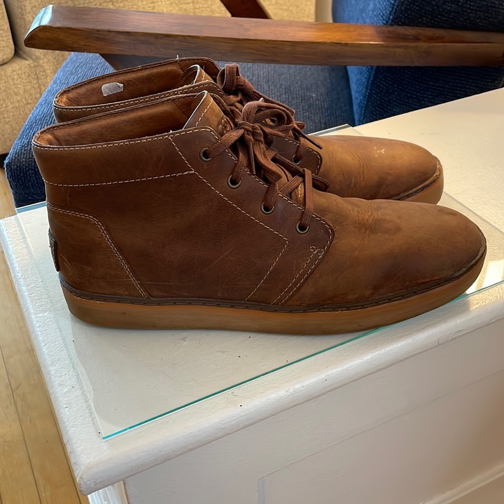 Ugg mens size 11 brown leather boots